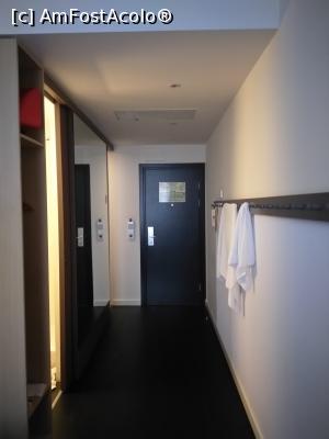 [P08] Azimut Hotel Tulskaya Moscow - în cameră: un mic hol de intrare în cameră, în stânga o oglindă mare, baile (separat toaleta de duş) şi dulapul » foto by calator2000
 - 
<span class="allrVoted glyphicon glyphicon-heart hidden" id="av1053386"></span>
<a class="m-l-10 hidden" id="sv1053386" onclick="voting_Foto_DelVot(,1053386,24863)" role="button">șterge vot <span class="glyphicon glyphicon-remove"></span></a>
<a id="v91053386" class=" c-red"  onclick="voting_Foto_SetVot(1053386)" role="button"><span class="glyphicon glyphicon-heart-empty"></span> <b>LIKE</b> = Votează poza</a> <img class="hidden"  id="f1053386W9" src="/imagini/loader.gif" border="0" /><span class="AjErrMes hidden" id="e1053386ErM"></span>