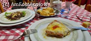 [P11] Bologna, Trattoria da Romano, Felurile principale, Straccetti di manzo și Cotoletta bolognese » foto by mprofeanu
 - 
<span class="allrVoted glyphicon glyphicon-heart hidden" id="av1346567"></span>
<a class="m-l-10 hidden" id="sv1346567" onclick="voting_Foto_DelVot(,1346567,24890)" role="button">șterge vot <span class="glyphicon glyphicon-remove"></span></a>
<a id="v91346567" class=" c-red"  onclick="voting_Foto_SetVot(1346567)" role="button"><span class="glyphicon glyphicon-heart-empty"></span> <b>LIKE</b> = Votează poza</a> <img class="hidden"  id="f1346567W9" src="/imagini/loader.gif" border="0" /><span class="AjErrMes hidden" id="e1346567ErM"></span>