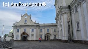 [P21] Sfânta Lavră Poceaev: intrarea în Biserica peșterilor » foto by mariana.olaru
 - 
<span class="allrVoted glyphicon glyphicon-heart hidden" id="av1055229"></span>
<a class="m-l-10 hidden" id="sv1055229" onclick="voting_Foto_DelVot(,1055229,24901)" role="button">șterge vot <span class="glyphicon glyphicon-remove"></span></a>
<a id="v91055229" class=" c-red"  onclick="voting_Foto_SetVot(1055229)" role="button"><span class="glyphicon glyphicon-heart-empty"></span> <b>LIKE</b> = Votează poza</a> <img class="hidden"  id="f1055229W9" src="/imagini/loader.gif" border="0" /><span class="AjErrMes hidden" id="e1055229ErM"></span>