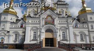 [P27] Sfânta Lavră Poceaev: intrarea frontală și fațada de vest a Bisericii Înălțării Mântuitorului » foto by mariana.olaru
 - 
<span class="allrVoted glyphicon glyphicon-heart hidden" id="av1055235"></span>
<a class="m-l-10 hidden" id="sv1055235" onclick="voting_Foto_DelVot(,1055235,24901)" role="button">șterge vot <span class="glyphicon glyphicon-remove"></span></a>
<a id="v91055235" class=" c-red"  onclick="voting_Foto_SetVot(1055235)" role="button"><span class="glyphicon glyphicon-heart-empty"></span> <b>LIKE</b> = Votează poza</a> <img class="hidden"  id="f1055235W9" src="/imagini/loader.gif" border="0" /><span class="AjErrMes hidden" id="e1055235ErM"></span>
