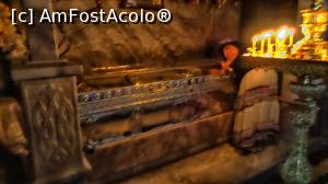 [P49] Sfânta Lavră Poceaev: racla Sfântului Amfilohie din Biserica peșterilor. Din cauza semiobscurității din peșteră, calitatea fotografiei a fost afectată » foto by mariana.olaru
 - 
<span class="allrVoted glyphicon glyphicon-heart hidden" id="av1055258"></span>
<a class="m-l-10 hidden" id="sv1055258" onclick="voting_Foto_DelVot(,1055258,24901)" role="button">șterge vot <span class="glyphicon glyphicon-remove"></span></a>
<a id="v91055258" class=" c-red"  onclick="voting_Foto_SetVot(1055258)" role="button"><span class="glyphicon glyphicon-heart-empty"></span> <b>LIKE</b> = Votează poza</a> <img class="hidden"  id="f1055258W9" src="/imagini/loader.gif" border="0" /><span class="AjErrMes hidden" id="e1055258ErM"></span>