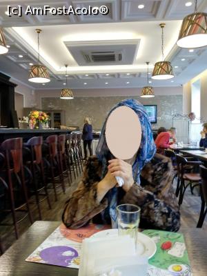 [P04] Bristol Hotel - restaurantul 'Crazy Hunter' (accesul în restaurantul dedicat celor cazaţi în hotel se face prin acest 'Crazy Hunter' care are ferestrele spre stradă) » foto by calator65
 - 
<span class="allrVoted glyphicon glyphicon-heart hidden" id="av1056389"></span>
<a class="m-l-10 hidden" id="sv1056389" onclick="voting_Foto_DelVot(,1056389,24922)" role="button">șterge vot <span class="glyphicon glyphicon-remove"></span></a>
<a id="v91056389" class=" c-red"  onclick="voting_Foto_SetVot(1056389)" role="button"><span class="glyphicon glyphicon-heart-empty"></span> <b>LIKE</b> = Votează poza</a> <img class="hidden"  id="f1056389W9" src="/imagini/loader.gif" border="0" /><span class="AjErrMes hidden" id="e1056389ErM"></span>