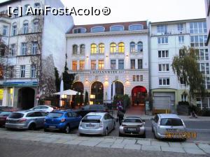 [P16] La iesire din Hotel.  » foto by melena
 - 
<span class="allrVoted glyphicon glyphicon-heart hidden" id="av1056577"></span>
<a class="m-l-10 hidden" id="sv1056577" onclick="voting_Foto_DelVot(,1056577,24930)" role="button">șterge vot <span class="glyphicon glyphicon-remove"></span></a>
<a id="v91056577" class=" c-red"  onclick="voting_Foto_SetVot(1056577)" role="button"><span class="glyphicon glyphicon-heart-empty"></span> <b>LIKE</b> = Votează poza</a> <img class="hidden"  id="f1056577W9" src="/imagini/loader.gif" border="0" /><span class="AjErrMes hidden" id="e1056577ErM"></span>
