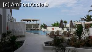 [P12] O altă piscină. În stânga, clădirea restaurantului » foto by iulia_ana
 - 
<span class="allrVoted glyphicon glyphicon-heart hidden" id="av1096525"></span>
<a class="m-l-10 hidden" id="sv1096525" onclick="voting_Foto_DelVot(,1096525,24957)" role="button">șterge vot <span class="glyphicon glyphicon-remove"></span></a>
<a id="v91096525" class=" c-red"  onclick="voting_Foto_SetVot(1096525)" role="button"><span class="glyphicon glyphicon-heart-empty"></span> <b>LIKE</b> = Votează poza</a> <img class="hidden"  id="f1096525W9" src="/imagini/loader.gif" border="0" /><span class="AjErrMes hidden" id="e1096525ErM"></span>