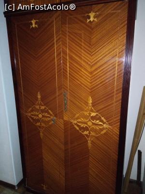 [P27] Dulapul pentru lengerie și alte efecte, aflat pe unul dintre holurile pensiunii Piscul Soarelui » foto by Daisy Petal
 - 
<span class="allrVoted glyphicon glyphicon-heart hidden" id="av1209112"></span>
<a class="m-l-10 hidden" id="sv1209112" onclick="voting_Foto_DelVot(,1209112,24969)" role="button">șterge vot <span class="glyphicon glyphicon-remove"></span></a>
<a id="v91209112" class=" c-red"  onclick="voting_Foto_SetVot(1209112)" role="button"><span class="glyphicon glyphicon-heart-empty"></span> <b>LIKE</b> = Votează poza</a> <img class="hidden"  id="f1209112W9" src="/imagini/loader.gif" border="0" /><span class="AjErrMes hidden" id="e1209112ErM"></span>