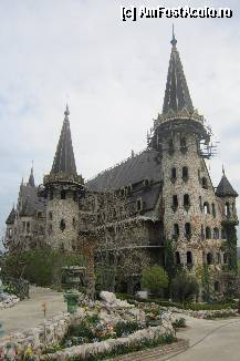 [P03] Castelul văzut de la intrare » foto by Klaudyia
 - 
<span class="allrVoted glyphicon glyphicon-heart hidden" id="av310281"></span>
<a class="m-l-10 hidden" id="sv310281" onclick="voting_Foto_DelVot(,310281,25001)" role="button">șterge vot <span class="glyphicon glyphicon-remove"></span></a>
<a id="v9310281" class=" c-red"  onclick="voting_Foto_SetVot(310281)" role="button"><span class="glyphicon glyphicon-heart-empty"></span> <b>LIKE</b> = Votează poza</a> <img class="hidden"  id="f310281W9" src="/imagini/loader.gif" border="0" /><span class="AjErrMes hidden" id="e310281ErM"></span>