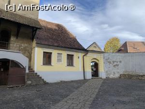 [P25] Biserica fortificată Sf Margareta,clădirea memorial Stephan Ludwig Roth » foto by AZE
 - 
<span class="allrVoted glyphicon glyphicon-heart hidden" id="av1403413"></span>
<a class="m-l-10 hidden" id="sv1403413" onclick="voting_Foto_DelVot(,1403413,25046)" role="button">șterge vot <span class="glyphicon glyphicon-remove"></span></a>
<a id="v91403413" class=" c-red"  onclick="voting_Foto_SetVot(1403413)" role="button"><span class="glyphicon glyphicon-heart-empty"></span> <b>LIKE</b> = Votează poza</a> <img class="hidden"  id="f1403413W9" src="/imagini/loader.gif" border="0" /><span class="AjErrMes hidden" id="e1403413ErM"></span>