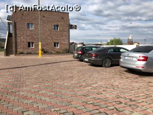 [P01] Intrarea in parcare si pe fundal pensiunea.  » foto by Coniss
 - 
<span class="allrVoted glyphicon glyphicon-heart hidden" id="av1067434"></span>
<a class="m-l-10 hidden" id="sv1067434" onclick="voting_Foto_DelVot(,1067434,25088)" role="button">șterge vot <span class="glyphicon glyphicon-remove"></span></a>
<a id="v91067434" class=" c-red"  onclick="voting_Foto_SetVot(1067434)" role="button"><span class="glyphicon glyphicon-heart-empty"></span> <b>LIKE</b> = Votează poza</a> <img class="hidden"  id="f1067434W9" src="/imagini/loader.gif" border="0" /><span class="AjErrMes hidden" id="e1067434ErM"></span>