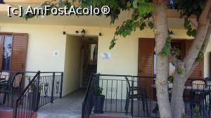 [P04] Intrarea in hotel, cu pomul care ne oferea umbra din belsug » foto by adrianaglogo
 - 
<span class="allrVoted glyphicon glyphicon-heart hidden" id="av1069834"></span>
<a class="m-l-10 hidden" id="sv1069834" onclick="voting_Foto_DelVot(,1069834,25127)" role="button">șterge vot <span class="glyphicon glyphicon-remove"></span></a>
<a id="v91069834" class=" c-red"  onclick="voting_Foto_SetVot(1069834)" role="button"><span class="glyphicon glyphicon-heart-empty"></span> <b>LIKE</b> = Votează poza</a> <img class="hidden"  id="f1069834W9" src="/imagini/loader.gif" border="0" /><span class="AjErrMes hidden" id="e1069834ErM"></span>