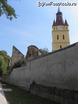 [P13] Pe sub zidurile bisericii fortificate - diverse modele de turnuri, Cristian - Brașov.  » foto by tata123 🔱
 - 
<span class="allrVoted glyphicon glyphicon-heart hidden" id="av679620"></span>
<a class="m-l-10 hidden" id="sv679620" onclick="voting_Foto_DelVot(,679620,25156)" role="button">șterge vot <span class="glyphicon glyphicon-remove"></span></a>
<a id="v9679620" class=" c-red"  onclick="voting_Foto_SetVot(679620)" role="button"><span class="glyphicon glyphicon-heart-empty"></span> <b>LIKE</b> = Votează poza</a> <img class="hidden"  id="f679620W9" src="/imagini/loader.gif" border="0" /><span class="AjErrMes hidden" id="e679620ErM"></span>