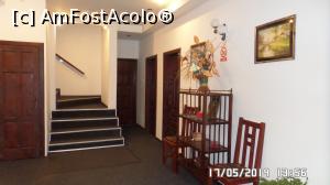 [P12] Pensiunea Millenium, Sibiu. Holul de la parter » foto by ungureanica
 - 
<span class="allrVoted glyphicon glyphicon-heart hidden" id="av1072203"></span>
<a class="m-l-10 hidden" id="sv1072203" onclick="voting_Foto_DelVot(,1072203,25170)" role="button">șterge vot <span class="glyphicon glyphicon-remove"></span></a>
<a id="v91072203" class=" c-red"  onclick="voting_Foto_SetVot(1072203)" role="button"><span class="glyphicon glyphicon-heart-empty"></span> <b>LIKE</b> = Votează poza</a> <img class="hidden"  id="f1072203W9" src="/imagini/loader.gif" border="0" /><span class="AjErrMes hidden" id="e1072203ErM"></span>