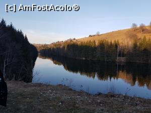 [P02] lacul - vis-a vis de pensiune » foto by Alina Roxana
 - 
<span class="allrVoted glyphicon glyphicon-heart hidden" id="av1073350"></span>
<a class="m-l-10 hidden" id="sv1073350" onclick="voting_Foto_DelVot(,1073350,25183)" role="button">șterge vot <span class="glyphicon glyphicon-remove"></span></a>
<a id="v91073350" class=" c-red"  onclick="voting_Foto_SetVot(1073350)" role="button"><span class="glyphicon glyphicon-heart-empty"></span> <b>LIKE</b> = Votează poza</a> <img class="hidden"  id="f1073350W9" src="/imagini/loader.gif" border="0" /><span class="AjErrMes hidden" id="e1073350ErM"></span>