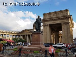 [P61] Statuia Maresalului Mihail Kutuzov in fata catedralei, iar mormantul in interior » foto by DOINITA
 - 
<span class="allrVoted glyphicon glyphicon-heart hidden" id="av983620"></span>
<a class="m-l-10 hidden" id="sv983620" onclick="voting_Foto_DelVot(,983620,25186)" role="button">șterge vot <span class="glyphicon glyphicon-remove"></span></a>
<a id="v9983620" class=" c-red"  onclick="voting_Foto_SetVot(983620)" role="button"><span class="glyphicon glyphicon-heart-empty"></span> <b>LIKE</b> = Votează poza</a> <img class="hidden"  id="f983620W9" src="/imagini/loader.gif" border="0" /><span class="AjErrMes hidden" id="e983620ErM"></span>