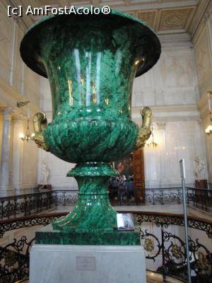 [P25] Scarile Consiliului, impodobite cu sculpturi și piese decorative din piatra semipretioasa, cu mozaic din marmura colorata pe podea si o vaza de malachit.  » foto by geani anto
 - 
<span class="allrVoted glyphicon glyphicon-heart hidden" id="av1137070"></span>
<a class="m-l-10 hidden" id="sv1137070" onclick="voting_Foto_DelVot(,1137070,25186)" role="button">șterge vot <span class="glyphicon glyphicon-remove"></span></a>
<a id="v91137070" class=" c-red"  onclick="voting_Foto_SetVot(1137070)" role="button"><span class="glyphicon glyphicon-heart-empty"></span> <b>LIKE</b> = Votează poza</a> <img class="hidden"  id="f1137070W9" src="/imagini/loader.gif" border="0" /><span class="AjErrMes hidden" id="e1137070ErM"></span>