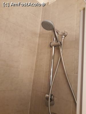 [P10] in cabina de dus » foto by adrianbogdan
 - 
<span class="allrVoted glyphicon glyphicon-heart hidden" id="av1076199"></span>
<a class="m-l-10 hidden" id="sv1076199" onclick="voting_Foto_DelVot(,1076199,25219)" role="button">șterge vot <span class="glyphicon glyphicon-remove"></span></a>
<a id="v91076199" class=" c-red"  onclick="voting_Foto_SetVot(1076199)" role="button"><span class="glyphicon glyphicon-heart-empty"></span> <b>LIKE</b> = Votează poza</a> <img class="hidden"  id="f1076199W9" src="/imagini/loader.gif" border="0" /><span class="AjErrMes hidden" id="e1076199ErM"></span>