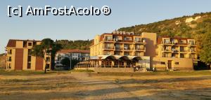 [P23] Vedere de la bar/restaurantul Mirage, de pe plajă, spre cele 2 corpuri principale.  » foto by Aurici
 - 
<span class="allrVoted glyphicon glyphicon-heart hidden" id="av1133057"></span>
<a class="m-l-10 hidden" id="sv1133057" onclick="voting_Foto_DelVot(,1133057,25225)" role="button">șterge vot <span class="glyphicon glyphicon-remove"></span></a>
<a id="v91133057" class=" c-red"  onclick="voting_Foto_SetVot(1133057)" role="button"><span class="glyphicon glyphicon-heart-empty"></span> <b>LIKE</b> = Votează poza</a> <img class="hidden"  id="f1133057W9" src="/imagini/loader.gif" border="0" /><span class="AjErrMes hidden" id="e1133057ErM"></span>
