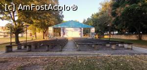 [P25] Teatrul de vară, închis în timpul sejurului nostru.  » foto by Aurici
 - 
<span class="allrVoted glyphicon glyphicon-heart hidden" id="av1133059"></span>
<a class="m-l-10 hidden" id="sv1133059" onclick="voting_Foto_DelVot(,1133059,25225)" role="button">șterge vot <span class="glyphicon glyphicon-remove"></span></a>
<a id="v91133059" class=" c-red"  onclick="voting_Foto_SetVot(1133059)" role="button"><span class="glyphicon glyphicon-heart-empty"></span> <b>LIKE</b> = Votează poza</a> <img class="hidden"  id="f1133059W9" src="/imagini/loader.gif" border="0" /><span class="AjErrMes hidden" id="e1133059ErM"></span>