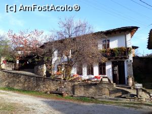 [P34] Dedovite Kashti Staro Stefanovo. In fata casei este fantana turceasca din piatra, construita in 1830.  » foto by Floria
 - 
<span class="allrVoted glyphicon glyphicon-heart hidden" id="av1077152"></span>
<a class="m-l-10 hidden" id="sv1077152" onclick="voting_Foto_DelVot(,1077152,25230)" role="button">șterge vot <span class="glyphicon glyphicon-remove"></span></a>
<a id="v91077152" class=" c-red"  onclick="voting_Foto_SetVot(1077152)" role="button"><span class="glyphicon glyphicon-heart-empty"></span> <b>LIKE</b> = Votează poza</a> <img class="hidden"  id="f1077152W9" src="/imagini/loader.gif" border="0" /><span class="AjErrMes hidden" id="e1077152ErM"></span>