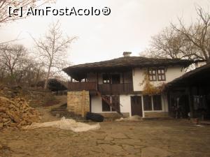 [P44] Dedovite Kashti Staro Stefanovo. Casa de patrimoniu, recent restaurata, care face parte din Complexul Dedovite Kashti. Este situata mai departe de mehana.  » foto by Floria
 - 
<span class="allrVoted glyphicon glyphicon-heart hidden" id="av1077167"></span>
<a class="m-l-10 hidden" id="sv1077167" onclick="voting_Foto_DelVot(,1077167,25230)" role="button">șterge vot <span class="glyphicon glyphicon-remove"></span></a>
<a id="v91077167" class=" c-red"  onclick="voting_Foto_SetVot(1077167)" role="button"><span class="glyphicon glyphicon-heart-empty"></span> <b>LIKE</b> = Votează poza</a> <img class="hidden"  id="f1077167W9" src="/imagini/loader.gif" border="0" /><span class="AjErrMes hidden" id="e1077167ErM"></span>