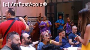 [P33] la barul din holul hotelului Plaza, formatia de trubaturi a facut un mic spectacol, turistilor, care erau la bar, la cumparaturi, in magazinele de pe holurile, de la parter al e hotelului.  » foto by grecudoina
 - 
<span class="allrVoted glyphicon glyphicon-heart hidden" id="av1081791"></span>
<a class="m-l-10 hidden" id="sv1081791" onclick="voting_Foto_DelVot(,1081791,25298)" role="button">șterge vot <span class="glyphicon glyphicon-remove"></span></a>
<a id="v91081791" class=" c-red"  onclick="voting_Foto_SetVot(1081791)" role="button"><span class="glyphicon glyphicon-heart-empty"></span> <b>LIKE</b> = Votează poza</a> <img class="hidden"  id="f1081791W9" src="/imagini/loader.gif" border="0" /><span class="AjErrMes hidden" id="e1081791ErM"></span>