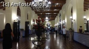 [P36] de la intrare in hotel, prin fata receptiei mergi spre scarile care te duc spre magazinele cele mai tentante pt turisti, dedicate vanzarilor de trabucuri, cafea, rom cubanez, suveniruri (tricouri, sepci cu imaginea lui Che Guevara, Fidel Castro » foto by grecudoina
 - 
<span class="allrVoted glyphicon glyphicon-heart hidden" id="av1081994"></span>
<a class="m-l-10 hidden" id="sv1081994" onclick="voting_Foto_DelVot(,1081994,25298)" role="button">șterge vot <span class="glyphicon glyphicon-remove"></span></a>
<a id="v91081994" class=" c-red"  onclick="voting_Foto_SetVot(1081994)" role="button"><span class="glyphicon glyphicon-heart-empty"></span> <b>LIKE</b> = Votează poza</a> <img class="hidden"  id="f1081994W9" src="/imagini/loader.gif" border="0" /><span class="AjErrMes hidden" id="e1081994ErM"></span>