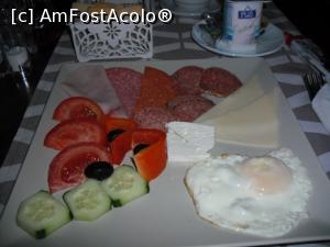 [P24] Micul dejun din prima zi. A doua zi am cerut fără mezeluri.  » foto by Zoazore
 - 
<span class="allrVoted glyphicon glyphicon-heart hidden" id="av1081845"></span>
<a class="m-l-10 hidden" id="sv1081845" onclick="voting_Foto_DelVot(,1081845,25302)" role="button">șterge vot <span class="glyphicon glyphicon-remove"></span></a>
<a id="v91081845" class=" c-red"  onclick="voting_Foto_SetVot(1081845)" role="button"><span class="glyphicon glyphicon-heart-empty"></span> <b>LIKE</b> = Votează poza</a> <img class="hidden"  id="f1081845W9" src="/imagini/loader.gif" border="0" /><span class="AjErrMes hidden" id="e1081845ErM"></span>