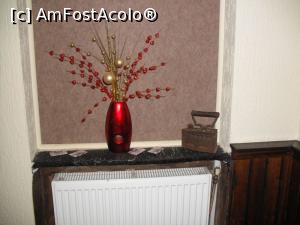 [P27] Decorul de pe hol, în fața camerei mele.  » foto by Zoazore
 - 
<span class="allrVoted glyphicon glyphicon-heart hidden" id="av1081848"></span>
<a class="m-l-10 hidden" id="sv1081848" onclick="voting_Foto_DelVot(,1081848,25302)" role="button">șterge vot <span class="glyphicon glyphicon-remove"></span></a>
<a id="v91081848" class=" c-red"  onclick="voting_Foto_SetVot(1081848)" role="button"><span class="glyphicon glyphicon-heart-empty"></span> <b>LIKE</b> = Votează poza</a> <img class="hidden"  id="f1081848W9" src="/imagini/loader.gif" border="0" /><span class="AjErrMes hidden" id="e1081848ErM"></span>