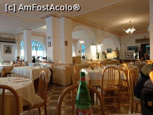 [P16] Sala de mese văzută de la masa noastră.  » foto by maryka
 - 
<span class="allrVoted glyphicon glyphicon-heart hidden" id="av1083492"></span>
<a class="m-l-10 hidden" id="sv1083492" onclick="voting_Foto_DelVot(,1083492,25332)" role="button">șterge vot <span class="glyphicon glyphicon-remove"></span></a>
<a id="v91083492" class=" c-red"  onclick="voting_Foto_SetVot(1083492)" role="button"><span class="glyphicon glyphicon-heart-empty"></span> <b>LIKE</b> = Votează poza</a> <img class="hidden"  id="f1083492W9" src="/imagini/loader.gif" border="0" /><span class="AjErrMes hidden" id="e1083492ErM"></span>