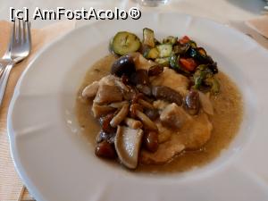 [P35] Cotlet cu ciupercuțe.  » foto by maryka
 - 
<span class="allrVoted glyphicon glyphicon-heart hidden" id="av1083511"></span>
<a class="m-l-10 hidden" id="sv1083511" onclick="voting_Foto_DelVot(,1083511,25332)" role="button">șterge vot <span class="glyphicon glyphicon-remove"></span></a>
<a id="v91083511" class=" c-red"  onclick="voting_Foto_SetVot(1083511)" role="button"><span class="glyphicon glyphicon-heart-empty"></span> <b>LIKE</b> = Votează poza</a> <img class="hidden"  id="f1083511W9" src="/imagini/loader.gif" border="0" /><span class="AjErrMes hidden" id="e1083511ErM"></span>
