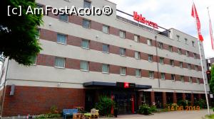 [P01] Fațada hotelului Ibis Hamburg Airport » foto by Alina53
 - 
<span class="allrVoted glyphicon glyphicon-heart hidden" id="av1084249"></span>
<a class="m-l-10 hidden" id="sv1084249" onclick="voting_Foto_DelVot(,1084249,25346)" role="button">șterge vot <span class="glyphicon glyphicon-remove"></span></a>
<a id="v91084249" class=" c-red"  onclick="voting_Foto_SetVot(1084249)" role="button"><span class="glyphicon glyphicon-heart-empty"></span> <b>LIKE</b> = Votează poza</a> <img class="hidden"  id="f1084249W9" src="/imagini/loader.gif" border="0" /><span class="AjErrMes hidden" id="e1084249ErM"></span>