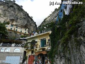 [P23] Positano case 'lipite' pe stanci » foto by claudiu 71
 - 
<span class="allrVoted glyphicon glyphicon-heart hidden" id="av500139"></span>
<a class="m-l-10 hidden" id="sv500139" onclick="voting_Foto_DelVot(,500139,25401)" role="button">șterge vot <span class="glyphicon glyphicon-remove"></span></a>
<a id="v9500139" class=" c-red"  onclick="voting_Foto_SetVot(500139)" role="button"><span class="glyphicon glyphicon-heart-empty"></span> <b>LIKE</b> = Votează poza</a> <img class="hidden"  id="f500139W9" src="/imagini/loader.gif" border="0" /><span class="AjErrMes hidden" id="e500139ErM"></span>