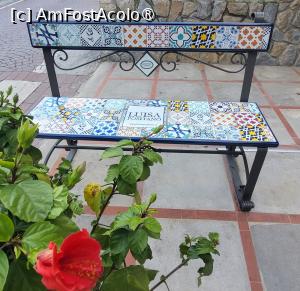 [P12] Via Cristoforo Colombo este plina de magazine cu produse din lamaie, haine din in, dar si pravalii cu placi ceramice frumos colorate (fabricarea ceramicii e o traditie pe intreaga coasta). » foto by geani anto
 - 
<span class="allrVoted glyphicon glyphicon-heart hidden" id="av1411692"></span>
<a class="m-l-10 hidden" id="sv1411692" onclick="voting_Foto_DelVot(,1411692,25401)" role="button">șterge vot <span class="glyphicon glyphicon-remove"></span></a>
<a id="v91411692" class=" c-red"  onclick="voting_Foto_SetVot(1411692)" role="button"><span class="glyphicon glyphicon-heart-empty"></span> <b>LIKE</b> = Votează poza</a> <img class="hidden"  id="f1411692W9" src="/imagini/loader.gif" border="0" /><span class="AjErrMes hidden" id="e1411692ErM"></span>
