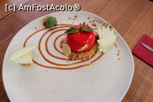 [P08] Plovdiv, Restaurantul Tams House, Meniul nostru, Mărul discordiei frumos pe farfuria lui » foto by mprofeanu
 - 
<span class="allrVoted glyphicon glyphicon-heart hidden" id="av1263997"></span>
<a class="m-l-10 hidden" id="sv1263997" onclick="voting_Foto_DelVot(,1263997,25414)" role="button">șterge vot <span class="glyphicon glyphicon-remove"></span></a>
<a id="v91263997" class=" c-red"  onclick="voting_Foto_SetVot(1263997)" role="button"><span class="glyphicon glyphicon-heart-empty"></span> <b>LIKE</b> = Votează poza</a> <img class="hidden"  id="f1263997W9" src="/imagini/loader.gif" border="0" /><span class="AjErrMes hidden" id="e1263997ErM"></span>