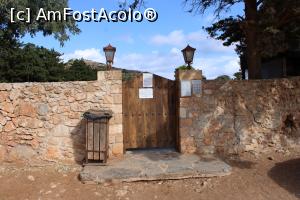 [P03] Creta, Peninsula Akrotiri, Monastery Gouvernetos, Poarta de Acces în Curtea Interioară a Mănăstirii și „Panoul Fără” » foto by mprofeanu
 - 
<span class="allrVoted glyphicon glyphicon-heart hidden" id="av1276301"></span>
<a class="m-l-10 hidden" id="sv1276301" onclick="voting_Foto_DelVot(,1276301,25424)" role="button">șterge vot <span class="glyphicon glyphicon-remove"></span></a>
<a id="v91276301" class=" c-red"  onclick="voting_Foto_SetVot(1276301)" role="button"><span class="glyphicon glyphicon-heart-empty"></span> <b>LIKE</b> = Votează poza</a> <img class="hidden"  id="f1276301W9" src="/imagini/loader.gif" border="0" /><span class="AjErrMes hidden" id="e1276301ErM"></span>
