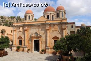 [P72] Creta, Peninsula Akrotiri, Moni Agia Triada Tzagaroli, Biserica Sf. Treime în toată grandoarea ei » foto by mprofeanu
 - 
<span class="allrVoted glyphicon glyphicon-heart hidden" id="av1276370"></span>
<a class="m-l-10 hidden" id="sv1276370" onclick="voting_Foto_DelVot(,1276370,25424)" role="button">șterge vot <span class="glyphicon glyphicon-remove"></span></a>
<a id="v91276370" class=" c-red"  onclick="voting_Foto_SetVot(1276370)" role="button"><span class="glyphicon glyphicon-heart-empty"></span> <b>LIKE</b> = Votează poza</a> <img class="hidden"  id="f1276370W9" src="/imagini/loader.gif" border="0" /><span class="AjErrMes hidden" id="e1276370ErM"></span>