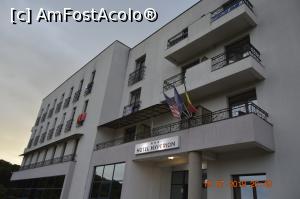 [P19] Hotelul, seara » foto by KSV
 - 
<span class="allrVoted glyphicon glyphicon-heart hidden" id="av1090176"></span>
<a class="m-l-10 hidden" id="sv1090176" onclick="voting_Foto_DelVot(,1090176,25437)" role="button">șterge vot <span class="glyphicon glyphicon-remove"></span></a>
<a id="v91090176" class=" c-red"  onclick="voting_Foto_SetVot(1090176)" role="button"><span class="glyphicon glyphicon-heart-empty"></span> <b>LIKE</b> = Votează poza</a> <img class="hidden"  id="f1090176W9" src="/imagini/loader.gif" border="0" /><span class="AjErrMes hidden" id="e1090176ErM"></span>