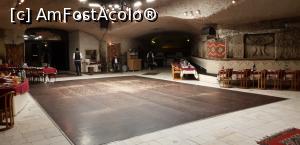 [P01] Sala principala cu scena » foto by Bujie
 - 
<span class="allrVoted glyphicon glyphicon-heart hidden" id="av1091452"></span>
<a class="m-l-10 hidden" id="sv1091452" onclick="voting_Foto_DelVot(,1091452,25457)" role="button">șterge vot <span class="glyphicon glyphicon-remove"></span></a>
<a id="v91091452" class=" c-red"  onclick="voting_Foto_SetVot(1091452)" role="button"><span class="glyphicon glyphicon-heart-empty"></span> <b>LIKE</b> = Votează poza</a> <img class="hidden"  id="f1091452W9" src="/imagini/loader.gif" border="0" /><span class="AjErrMes hidden" id="e1091452ErM"></span>