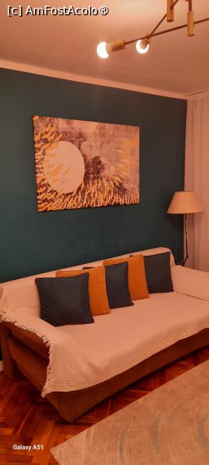 [P21] Timișoara, Apartamentul „7 min from city center”, Livingul, canapeaua a fost folosită » foto by mprofeanu
 - 
<span class="allrVoted glyphicon glyphicon-heart hidden" id="av1495444"></span>
<a class="m-l-10 hidden" id="sv1495444" onclick="voting_Foto_DelVot(,1495444,25464)" role="button">șterge vot <span class="glyphicon glyphicon-remove"></span></a>
<a id="v91495444" class=" c-red"  onclick="voting_Foto_SetVot(1495444)" role="button"><span class="glyphicon glyphicon-heart-empty"></span> <b>LIKE</b> = Votează poza</a> <img class="hidden"  id="f1495444W9" src="/imagini/loader.gif" border="0" /><span class="AjErrMes hidden" id="e1495444ErM"></span>