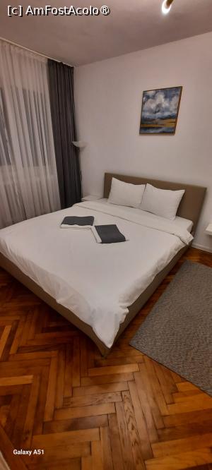 [P22] Timișoara, Apartamentul „7 min from city center”, Dormitorul cu Pat matrimonial queen-size, mare și comod, Lampadar și Noptiere stilizate » foto by mprofeanu
 - 
<span class="allrVoted glyphicon glyphicon-heart hidden" id="av1495445"></span>
<a class="m-l-10 hidden" id="sv1495445" onclick="voting_Foto_DelVot(,1495445,25464)" role="button">șterge vot <span class="glyphicon glyphicon-remove"></span></a>
<a id="v91495445" class=" c-red"  onclick="voting_Foto_SetVot(1495445)" role="button"><span class="glyphicon glyphicon-heart-empty"></span> <b>LIKE</b> = Votează poza</a> <img class="hidden"  id="f1495445W9" src="/imagini/loader.gif" border="0" /><span class="AjErrMes hidden" id="e1495445ErM"></span>
