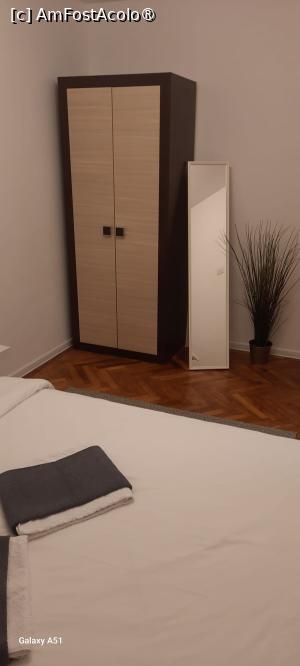 [P24] Timișoara, Apartamentul „7 min from city center”, Dormitorul, Patul și Dulapul » foto by mprofeanu
 - 
<span class="allrVoted glyphicon glyphicon-heart hidden" id="av1495447"></span>
<a class="m-l-10 hidden" id="sv1495447" onclick="voting_Foto_DelVot(,1495447,25464)" role="button">șterge vot <span class="glyphicon glyphicon-remove"></span></a>
<a id="v91495447" class=" c-red"  onclick="voting_Foto_SetVot(1495447)" role="button"><span class="glyphicon glyphicon-heart-empty"></span> <b>LIKE</b> = Votează poza</a> <img class="hidden"  id="f1495447W9" src="/imagini/loader.gif" border="0" /><span class="AjErrMes hidden" id="e1495447ErM"></span>