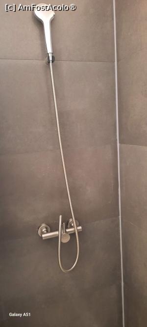 [P29] Timișoara, Apartamentul „7 min from city center”, Baia, Dușul » foto by mprofeanu
 - 
<span class="allrVoted glyphicon glyphicon-heart hidden" id="av1495453"></span>
<a class="m-l-10 hidden" id="sv1495453" onclick="voting_Foto_DelVot(,1495453,25464)" role="button">șterge vot <span class="glyphicon glyphicon-remove"></span></a>
<a id="v91495453" class=" c-red"  onclick="voting_Foto_SetVot(1495453)" role="button"><span class="glyphicon glyphicon-heart-empty"></span> <b>LIKE</b> = Votează poza</a> <img class="hidden"  id="f1495453W9" src="/imagini/loader.gif" border="0" /><span class="AjErrMes hidden" id="e1495453ErM"></span>