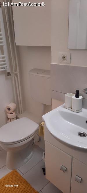 [P31] Timișoara, Apartamentul „7 min from city center”, Un colț de Baie » foto by mprofeanu
 - 
<span class="allrVoted glyphicon glyphicon-heart hidden" id="av1495455"></span>
<a class="m-l-10 hidden" id="sv1495455" onclick="voting_Foto_DelVot(,1495455,25464)" role="button">șterge vot <span class="glyphicon glyphicon-remove"></span></a>
<a id="v91495455" class=" c-red"  onclick="voting_Foto_SetVot(1495455)" role="button"><span class="glyphicon glyphicon-heart-empty"></span> <b>LIKE</b> = Votează poza</a> <img class="hidden"  id="f1495455W9" src="/imagini/loader.gif" border="0" /><span class="AjErrMes hidden" id="e1495455ErM"></span>