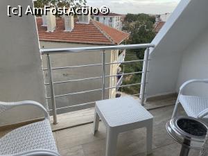 [P60] Balconul camerei cu vedere la parcare » foto by krisstinna
 - 
<span class="allrVoted glyphicon glyphicon-heart hidden" id="av1329500"></span>
<a class="m-l-10 hidden" id="sv1329500" onclick="voting_Foto_DelVot(,1329500,25472)" role="button">șterge vot <span class="glyphicon glyphicon-remove"></span></a>
<a id="v91329500" class=" c-red"  onclick="voting_Foto_SetVot(1329500)" role="button"><span class="glyphicon glyphicon-heart-empty"></span> <b>LIKE</b> = Votează poza</a> <img class="hidden"  id="f1329500W9" src="/imagini/loader.gif" border="0" /><span class="AjErrMes hidden" id="e1329500ErM"></span>