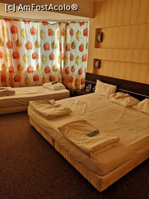 [P06] Camera, pentru 3 adulti. Copilul are 15 ani, dar am platit ca pentru un adult.  » foto by Miha1313
 - 
<span class="allrVoted glyphicon glyphicon-heart hidden" id="av1098940"></span>
<a class="m-l-10 hidden" id="sv1098940" onclick="voting_Foto_DelVot(,1098940,25504)" role="button">șterge vot <span class="glyphicon glyphicon-remove"></span></a>
<a id="v91098940" class=" c-red"  onclick="voting_Foto_SetVot(1098940)" role="button"><span class="glyphicon glyphicon-heart-empty"></span> <b>LIKE</b> = Votează poza</a> <img class="hidden"  id="f1098940W9" src="/imagini/loader.gif" border="0" /><span class="AjErrMes hidden" id="e1098940ErM"></span>