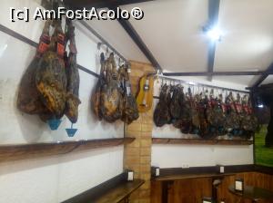 [P14] Magazin de Jamon - Hamon. Toti spanioli mananca asa ceva dar sincer nu e mai gustos ca varianta italiana prosciuto crudo.  » foto by kristy_
 - 
<span class="allrVoted glyphicon glyphicon-heart hidden" id="av1096629"></span>
<a class="m-l-10 hidden" id="sv1096629" onclick="voting_Foto_DelVot(,1096629,25547)" role="button">șterge vot <span class="glyphicon glyphicon-remove"></span></a>
<a id="v91096629" class=" c-red"  onclick="voting_Foto_SetVot(1096629)" role="button"><span class="glyphicon glyphicon-heart-empty"></span> <b>LIKE</b> = Votează poza</a> <img class="hidden"  id="f1096629W9" src="/imagini/loader.gif" border="0" /><span class="AjErrMes hidden" id="e1096629ErM"></span>