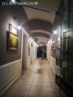 [P03] Pe holul de la intrare; pe fundal, recepția hotelului în dreapta, restaurantul Bambus în față » foto by crismis
 - 
<span class="allrVoted glyphicon glyphicon-heart hidden" id="av1256960"></span>
<a class="m-l-10 hidden" id="sv1256960" onclick="voting_Foto_DelVot(,1256960,25555)" role="button">șterge vot <span class="glyphicon glyphicon-remove"></span></a>
<a id="v91256960" class=" c-red"  onclick="voting_Foto_SetVot(1256960)" role="button"><span class="glyphicon glyphicon-heart-empty"></span> <b>LIKE</b> = Votează poza</a> <img class="hidden"  id="f1256960W9" src="/imagini/loader.gif" border="0" /><span class="AjErrMes hidden" id="e1256960ErM"></span>