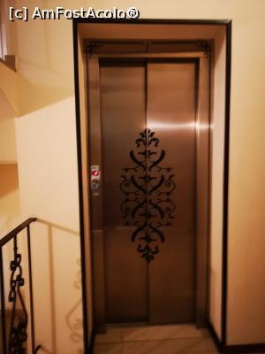 [P07] Liftul, frumos decorat și el » foto by crismis
 - 
<span class="allrVoted glyphicon glyphicon-heart hidden" id="av1256964"></span>
<a class="m-l-10 hidden" id="sv1256964" onclick="voting_Foto_DelVot(,1256964,25555)" role="button">șterge vot <span class="glyphicon glyphicon-remove"></span></a>
<a id="v91256964" class=" c-red"  onclick="voting_Foto_SetVot(1256964)" role="button"><span class="glyphicon glyphicon-heart-empty"></span> <b>LIKE</b> = Votează poza</a> <img class="hidden"  id="f1256964W9" src="/imagini/loader.gif" border="0" /><span class="AjErrMes hidden" id="e1256964ErM"></span>
