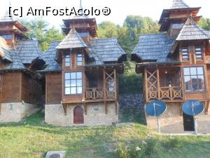 [P31] Complexul Konačište Osmica - Mokra Gora.  » foto by iulianic
 - 
<span class="allrVoted glyphicon glyphicon-heart hidden" id="av1133447"></span>
<a class="m-l-10 hidden" id="sv1133447" onclick="voting_Foto_DelVot(,1133447,25562)" role="button">șterge vot <span class="glyphicon glyphicon-remove"></span></a>
<a id="v91133447" class=" c-red"  onclick="voting_Foto_SetVot(1133447)" role="button"><span class="glyphicon glyphicon-heart-empty"></span> <b>LIKE</b> = Votează poza</a> <img class="hidden"  id="f1133447W9" src="/imagini/loader.gif" border="0" /><span class="AjErrMes hidden" id="e1133447ErM"></span>