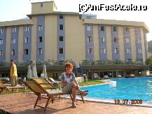 [P02] Hotelul si piscina, dupa micul dejun » foto by mcosmin
 - 
<span class="allrVoted glyphicon glyphicon-heart hidden" id="av28884"></span>
<a class="m-l-10 hidden" id="sv28884" onclick="voting_Foto_DelVot(,28884,25575)" role="button">șterge vot <span class="glyphicon glyphicon-remove"></span></a>
<a id="v928884" class=" c-red"  onclick="voting_Foto_SetVot(28884)" role="button"><span class="glyphicon glyphicon-heart-empty"></span> <b>LIKE</b> = Votează poza</a> <img class="hidden"  id="f28884W9" src="/imagini/loader.gif" border="0" /><span class="AjErrMes hidden" id="e28884ErM"></span>