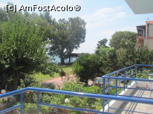 [P06] Vedere din balcon spre mare si terasa pe care se cantau in unele seri cantece traditionale grecesti.  » foto by deli75
 - 
<span class="allrVoted glyphicon glyphicon-heart hidden" id="av1100000"></span>
<a class="m-l-10 hidden" id="sv1100000" onclick="voting_Foto_DelVot(,1100000,25591)" role="button">șterge vot <span class="glyphicon glyphicon-remove"></span></a>
<a id="v91100000" class=" c-red"  onclick="voting_Foto_SetVot(1100000)" role="button"><span class="glyphicon glyphicon-heart-empty"></span> <b>LIKE</b> = Votează poza</a> <img class="hidden"  id="f1100000W9" src="/imagini/loader.gif" border="0" /><span class="AjErrMes hidden" id="e1100000ErM"></span>